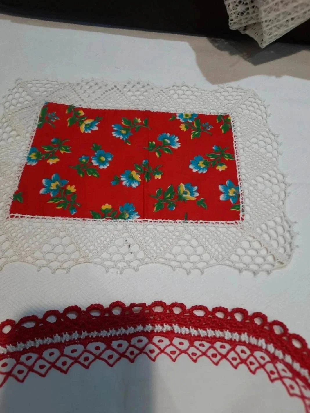 🥀Lot de 4 napperons en coton brodé. Fait Main. – photo 4